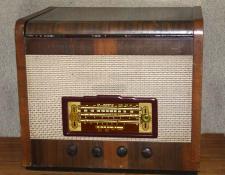 118    Sheffield AM valve radio / amplified 78 rpm record player     $120