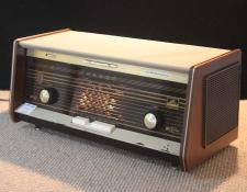 121  C0331  HMV Stereo AM valve radio    $120