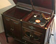 247    Electromophon double console Gramophone. In excellent working condition     $600