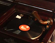 248    Electromophon Gramophone       $600