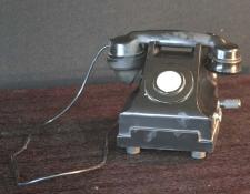 283    Magneto cranked party line phone        $60