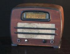 290    Philco vintage AM radio     $120