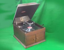 33    Gramophone. His Masters Voice table top model. Oak cased with Medium dark oak finish. Plays 78 rpm records. In good operating  condition.  NZ$300   $300